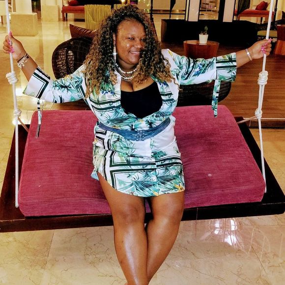 Meet your Posher, Candis - Picture 1 of 1